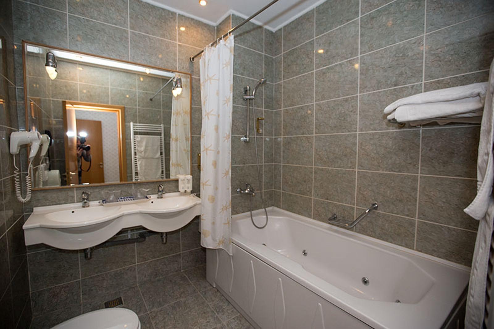 Queen Vera Hotel