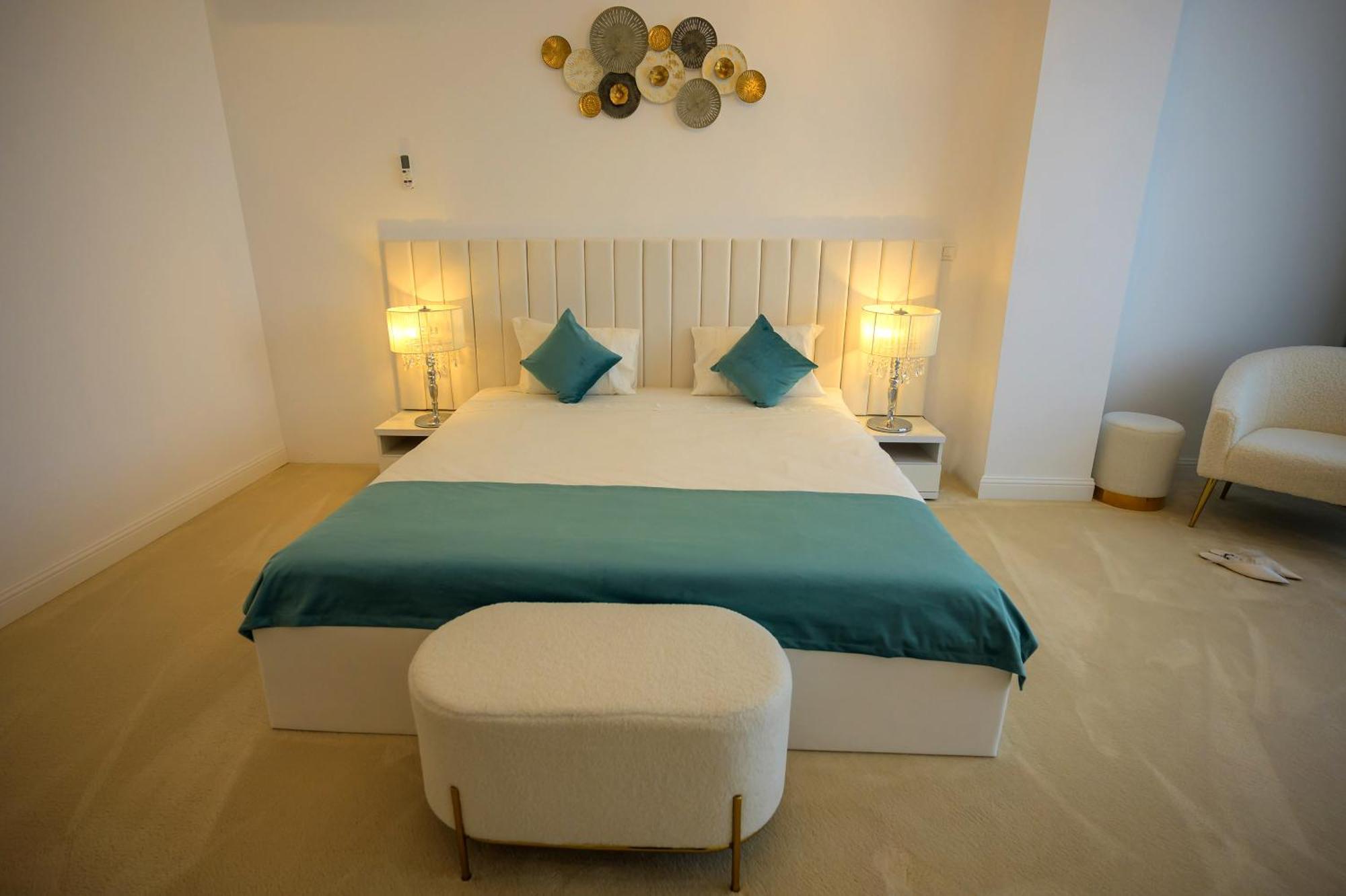 Hotel Queen Vera Mamaia