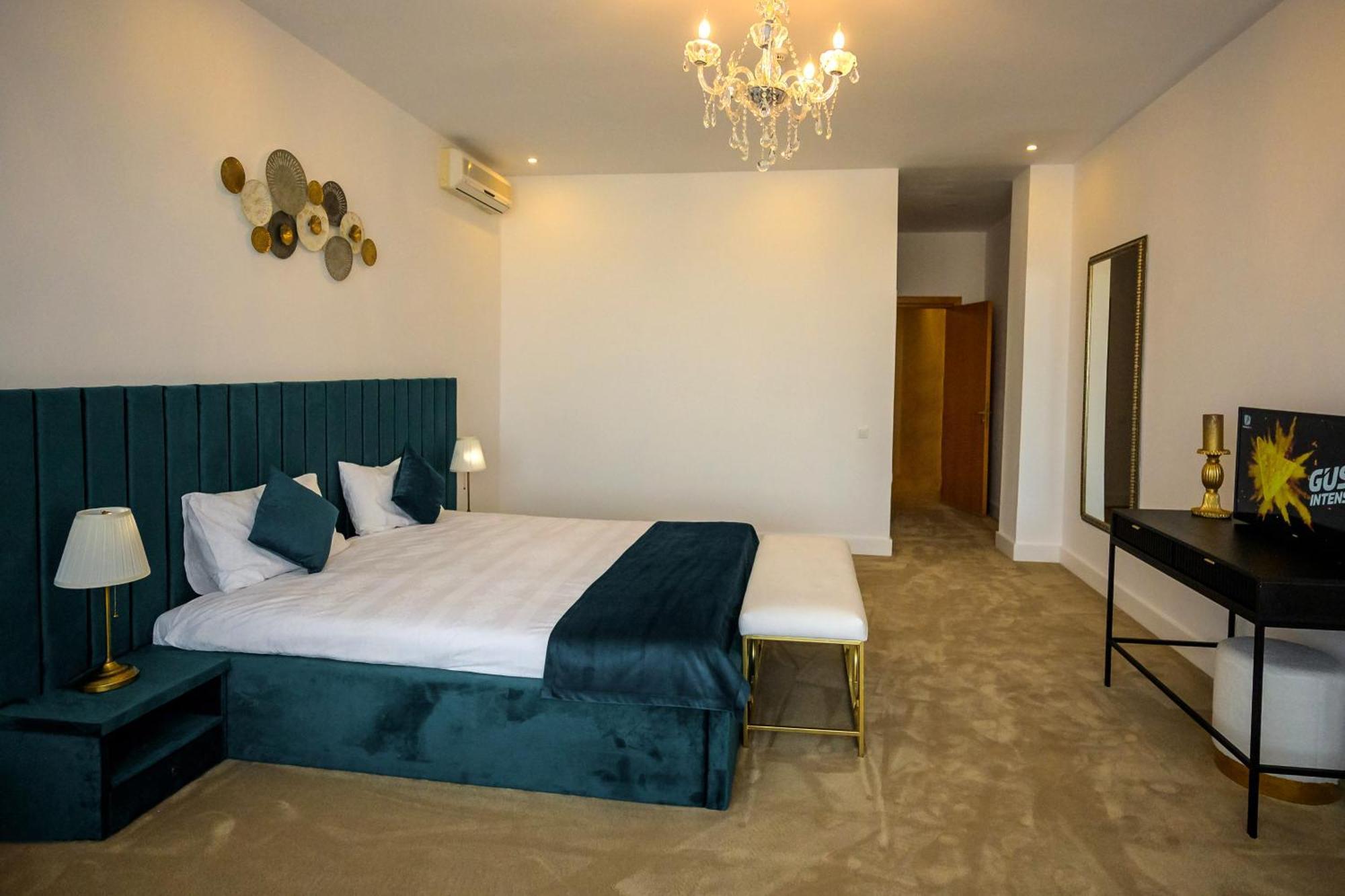 Queen Vera Hotel