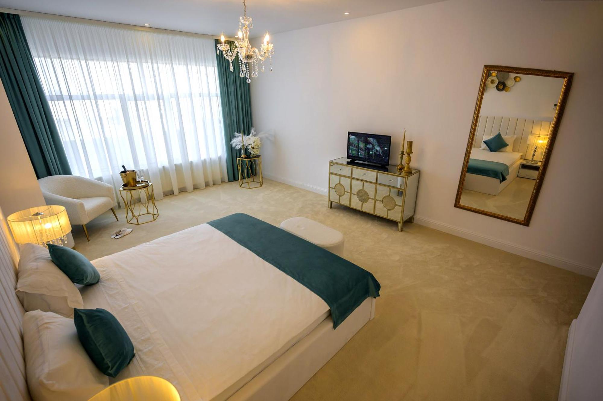 Queen Vera Hotel 3*
