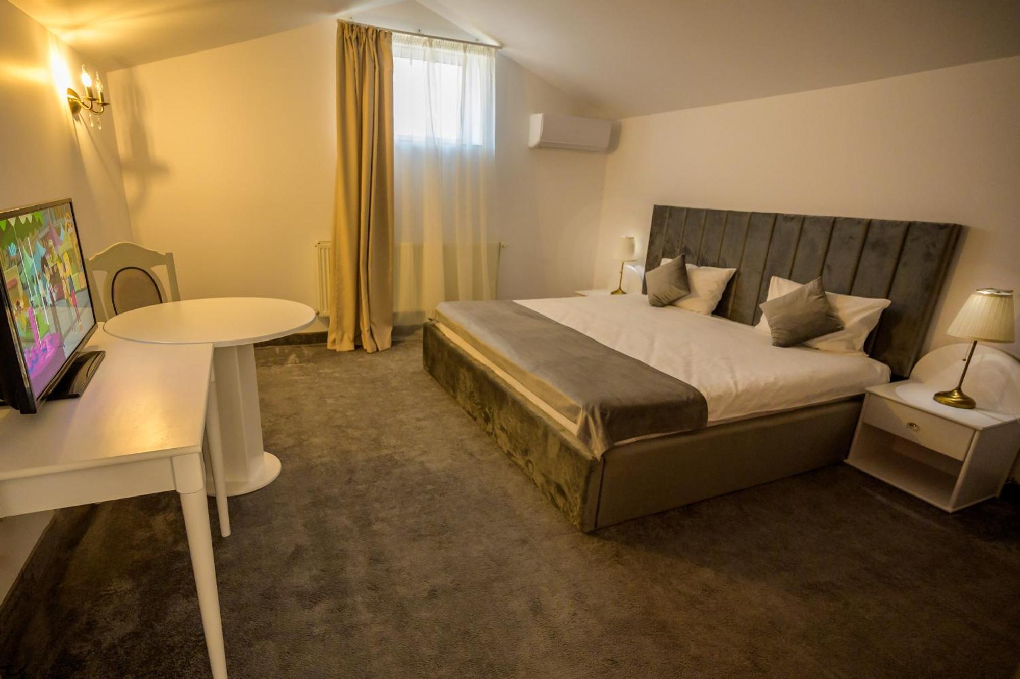 Queen Vera Hotel 3*