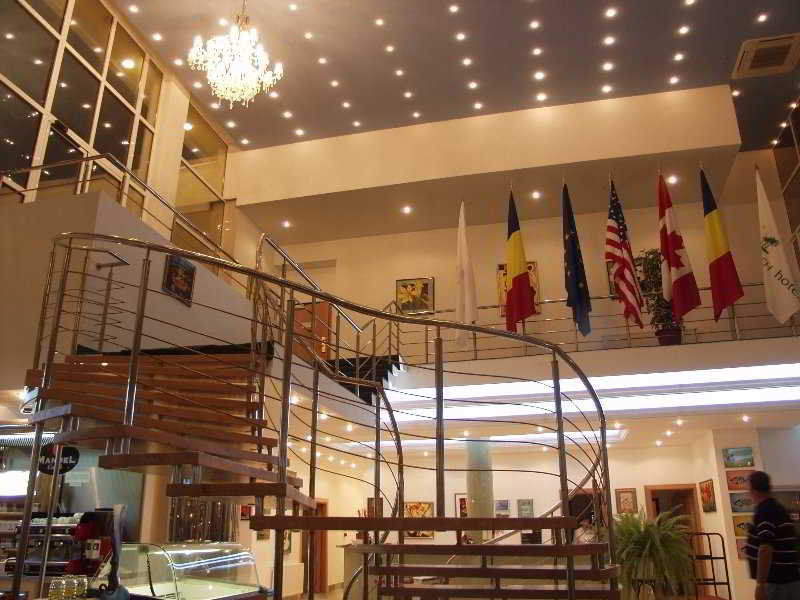 Hotel Queen Vera Mamaia