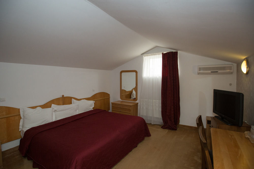 Hotel Queen Vera 3*